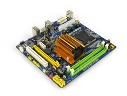 影驰IN7AMX主板产品外观与设计解析
